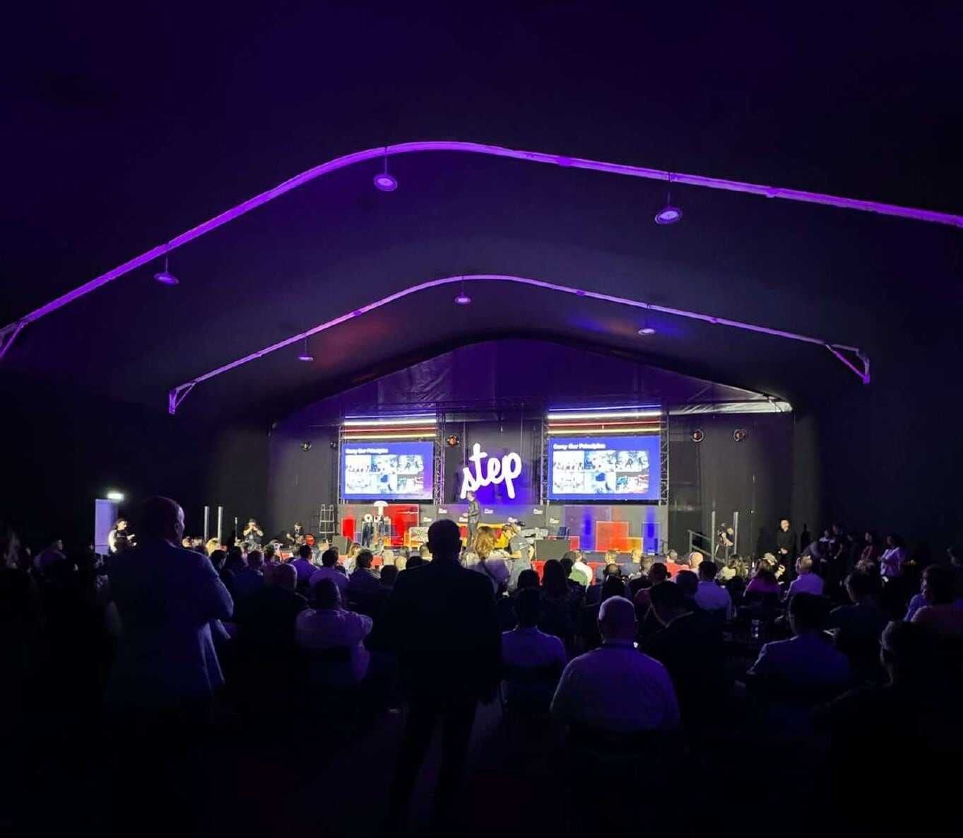 step-conference-dubai-startup-event-photo-success-ugc